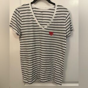 Gap Favorite V-Neck T-Shirt